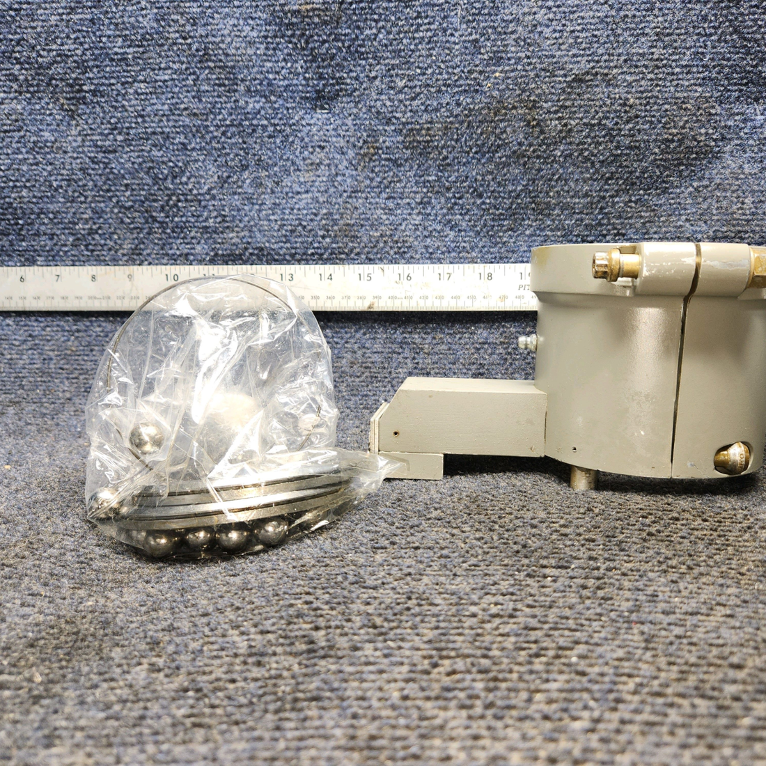 Used aircraft parts for sale, HC-A2V20-4A1 Hartzell BEECHCRAFT F35 Two Blade Preopeller W/ Adapter Kit Logs  (Prop Stuck)