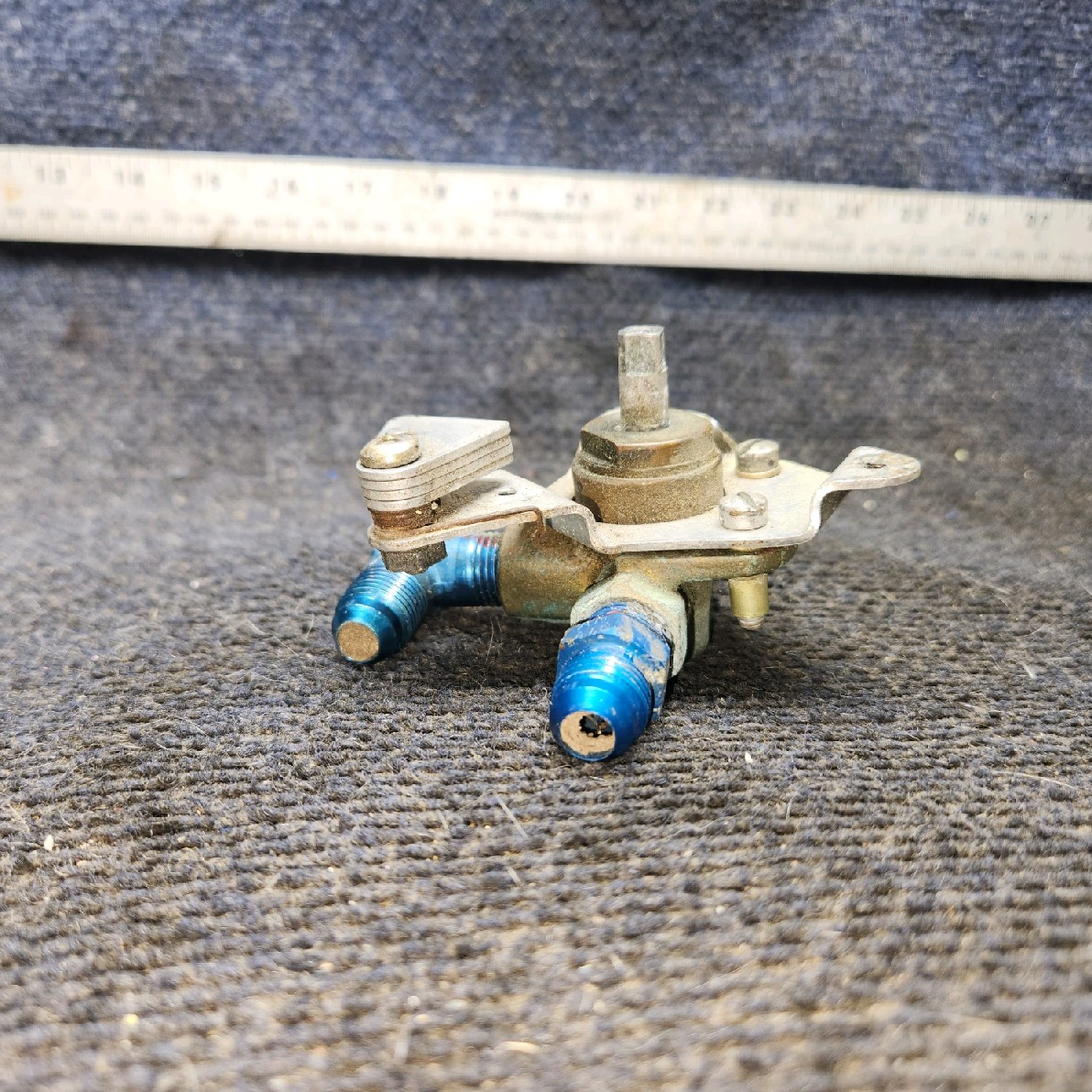 Used aircraft parts for sale, 491-947 6S122 piper PA-28-181 Fuel Selector Valve Assembly