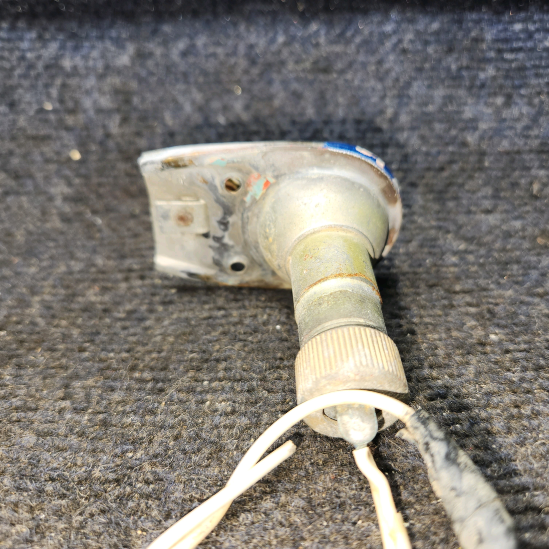 Used aircraft parts for sale, 30-0009-23 Cessna 172F Wing Nav Light Base