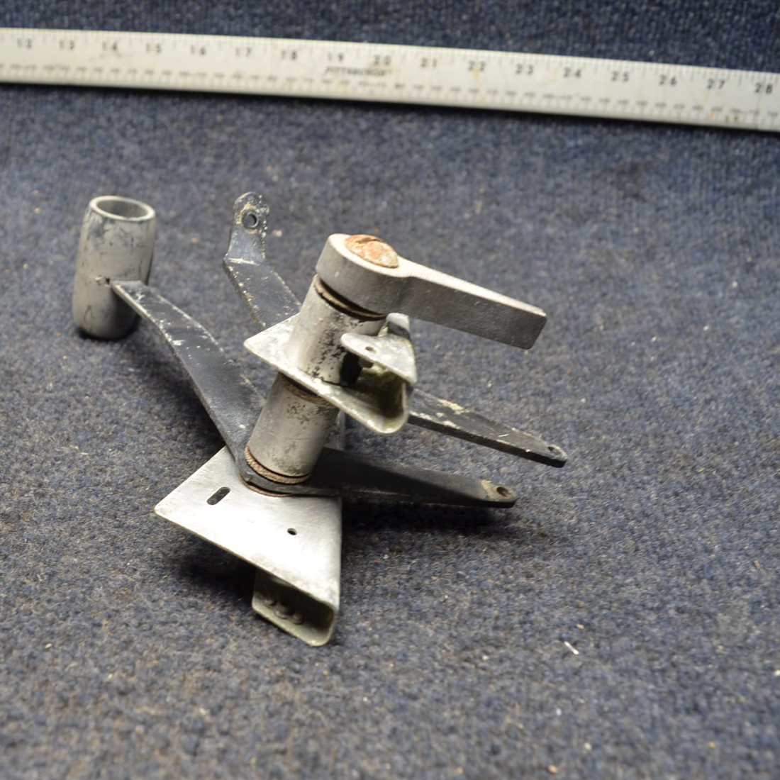 Used aircraft parts for sale, 65850-000 PIPER PA28-140 ENGINE CONTROL QUADRANT