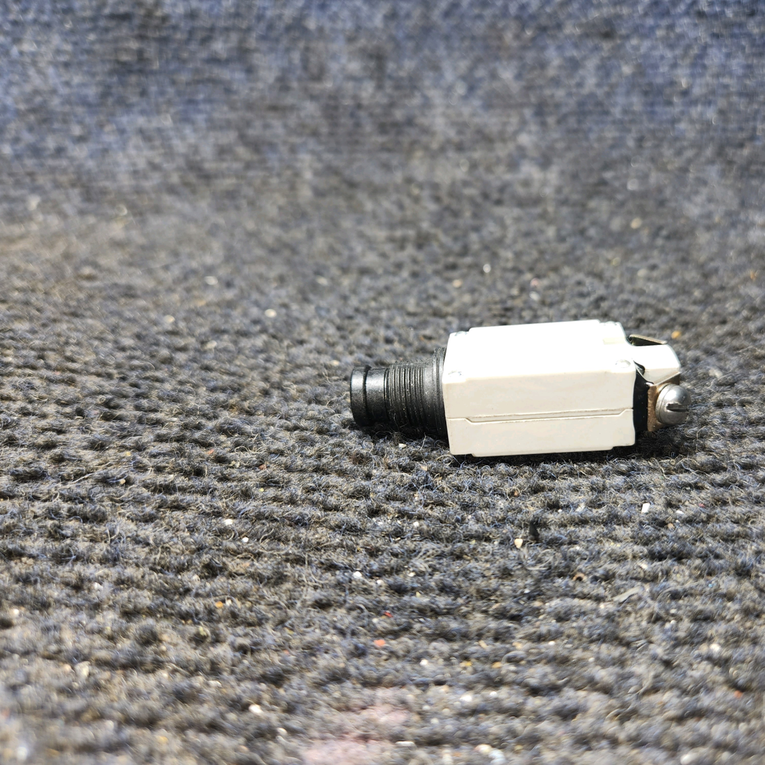 Used aircraft parts for sale, 7277-2-7.5 klixon 7274-2 PIPER PA-24-250 Circuit Breaker 7.5 AMP - Price for Each