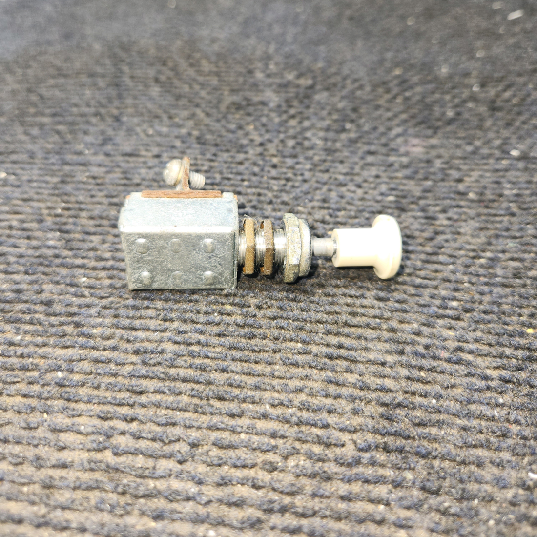 Used aircraft parts for sale, 0713026-4 Cessna 172E Push Pull Switch Assy - Price per Each