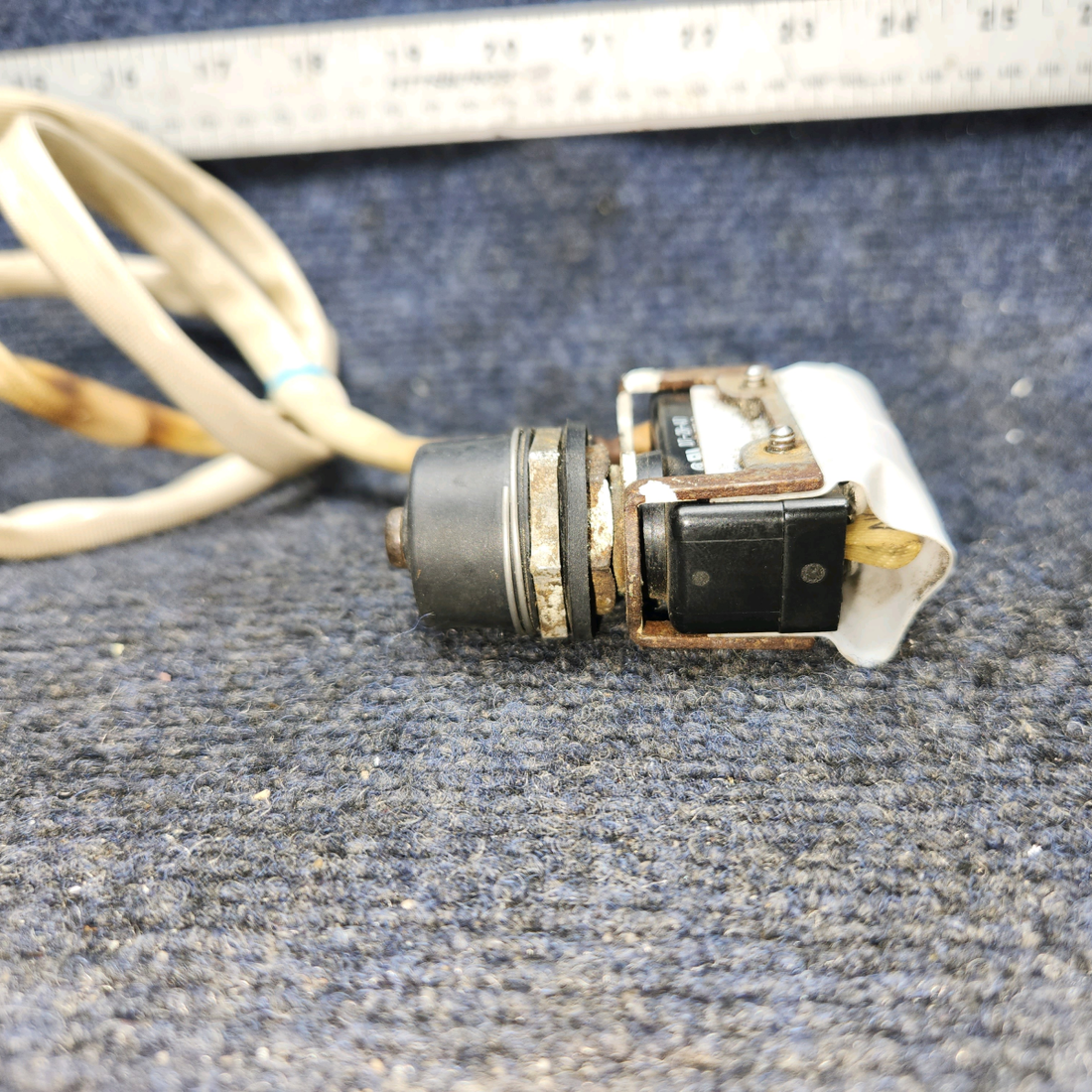 Used aircraft parts for sale, 487-820 PIPER PA-24-250 Nose Gear Switch Assembly