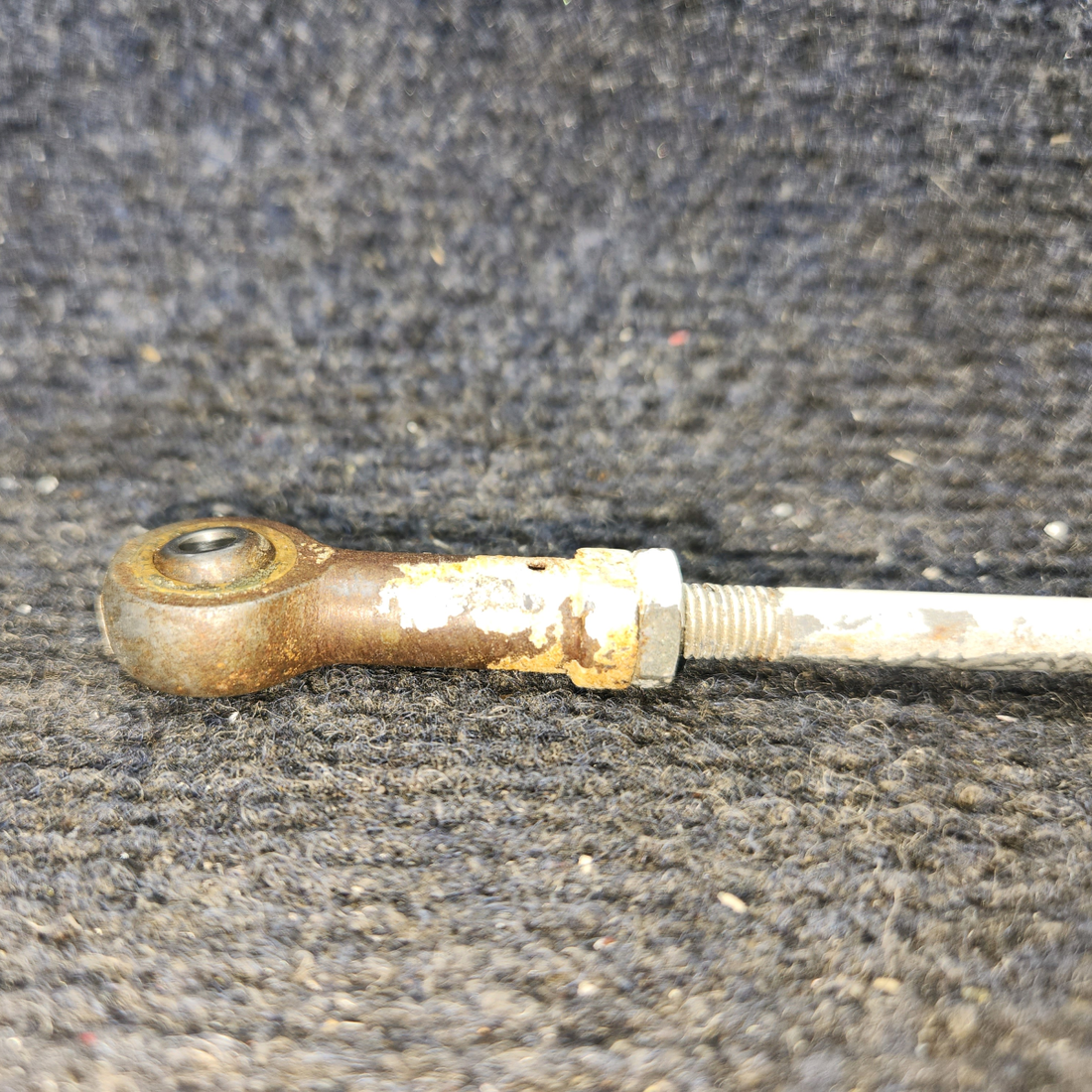 Used aircraft parts for sale, 0523218-2 Cessna 172F Aileron Push Pull Rod Assembly