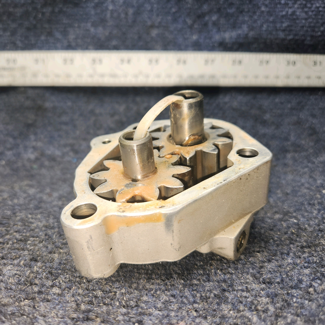 Used aircraft parts for sale, LW18110, LW18109 Lycoming 0-320-E2A American Gruman A1A OIL PUMP ASSY (BODY-GEARS-SHAFT)