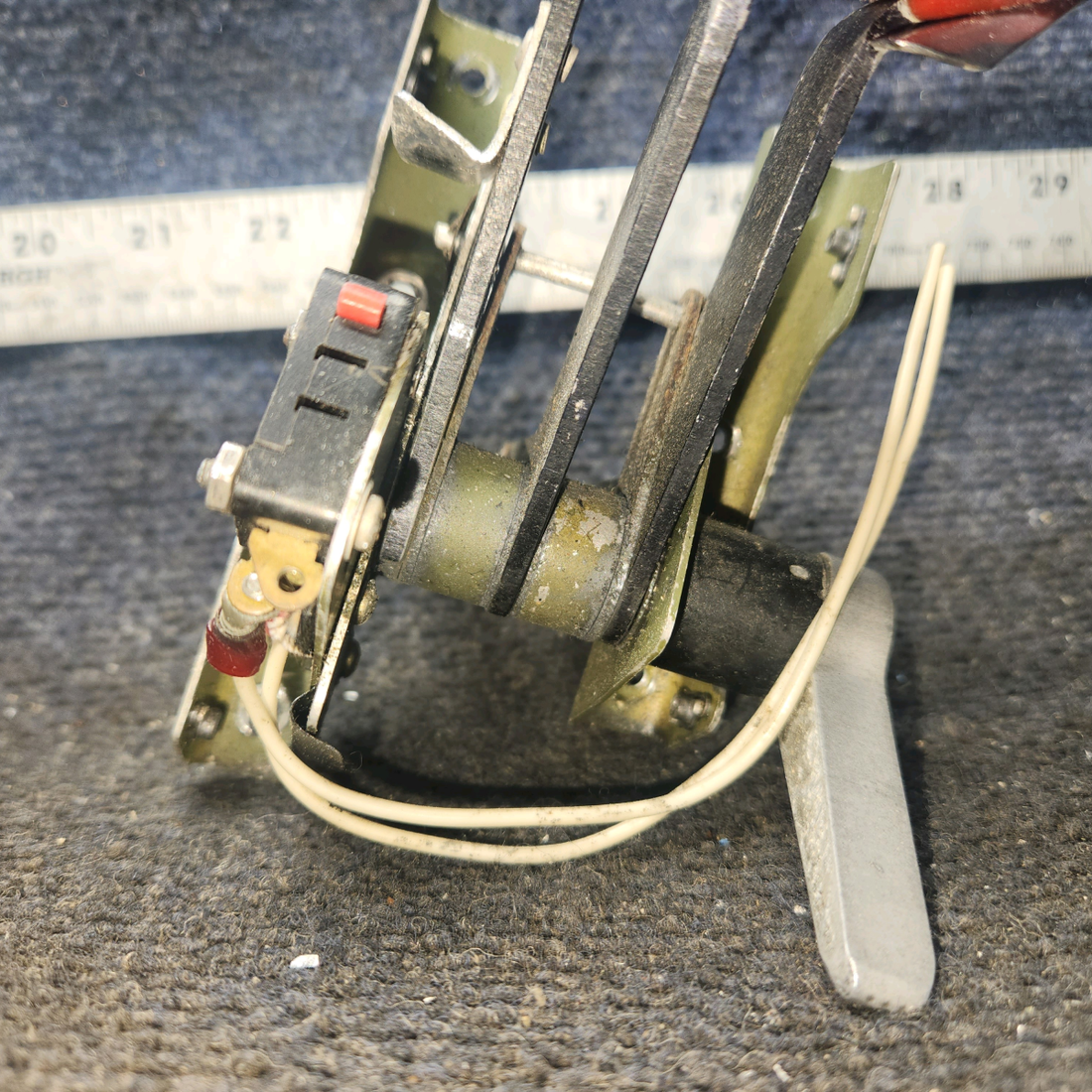 Used aircraft parts for sale, 67210-007 Piper PA28RT-201 Engine Control Quadrant Assembly