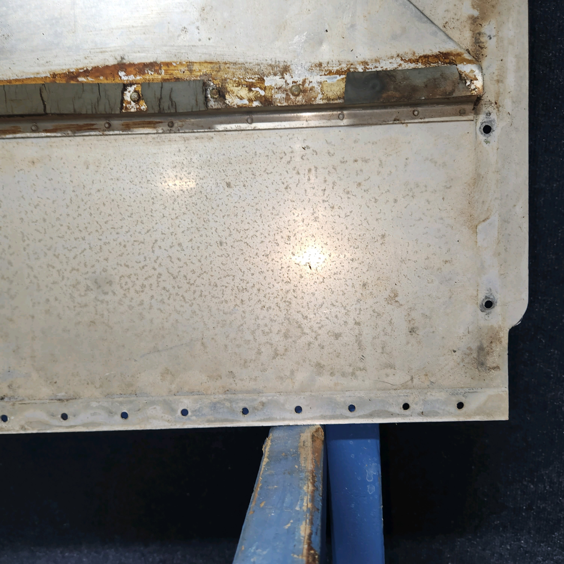 Used aircraft parts for sale, 0523521-26 cessna 172N Fuel Tank Well Cover Assembly – RH
