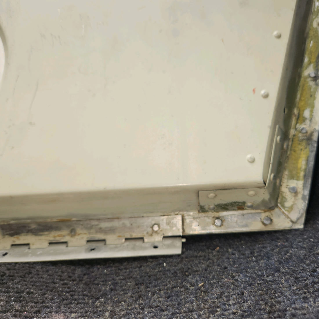 Used aircraft parts for sale, 66793-018 Piper PA28-161 Baggage Door Assembly – Sold with Lock