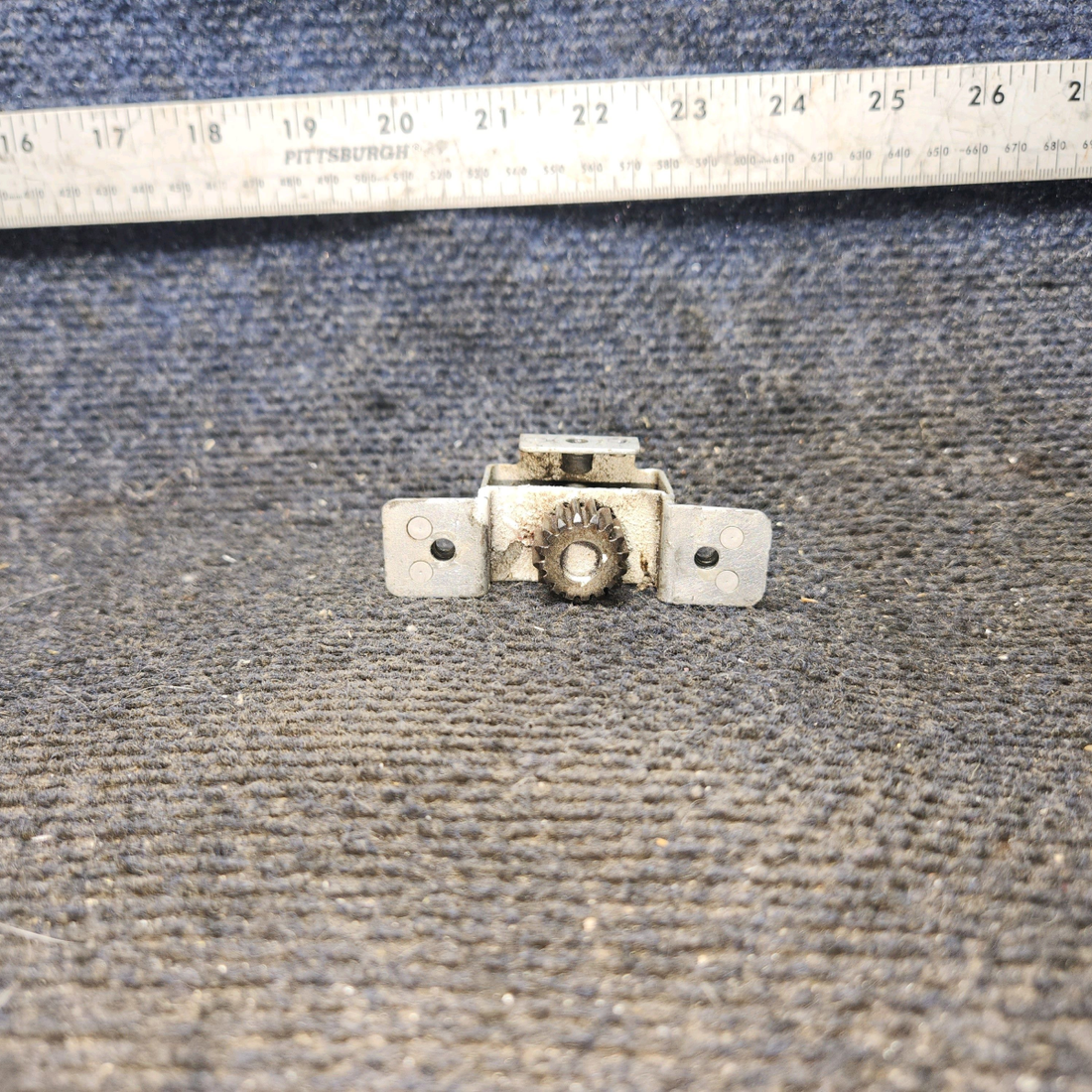 Used aircraft parts for sale, 0412066-1 cessna 150G Cabin Door Rotary Clutch Assembly