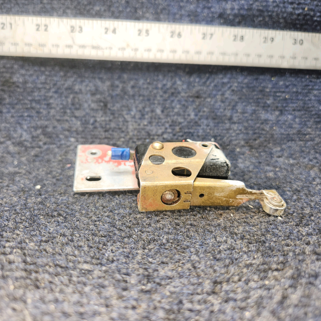 Used aircraft parts for sale, MS25026-1 Honeywell BEECHCRAFT 95-55B Micro Limit Swich ASSY