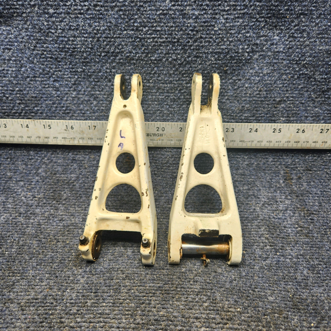 Used aircraft parts for sale, 35-815194-5 Beechcraft F33A MAIN GEAR TORQUE KNEE LOWER PRICE PER EACH