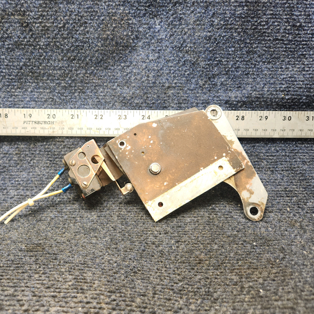 Used aircraft parts for sale, 95-550002-19 BEECHCRAFT 95-55B Iris Heater Control Bellcrank w/ Switch