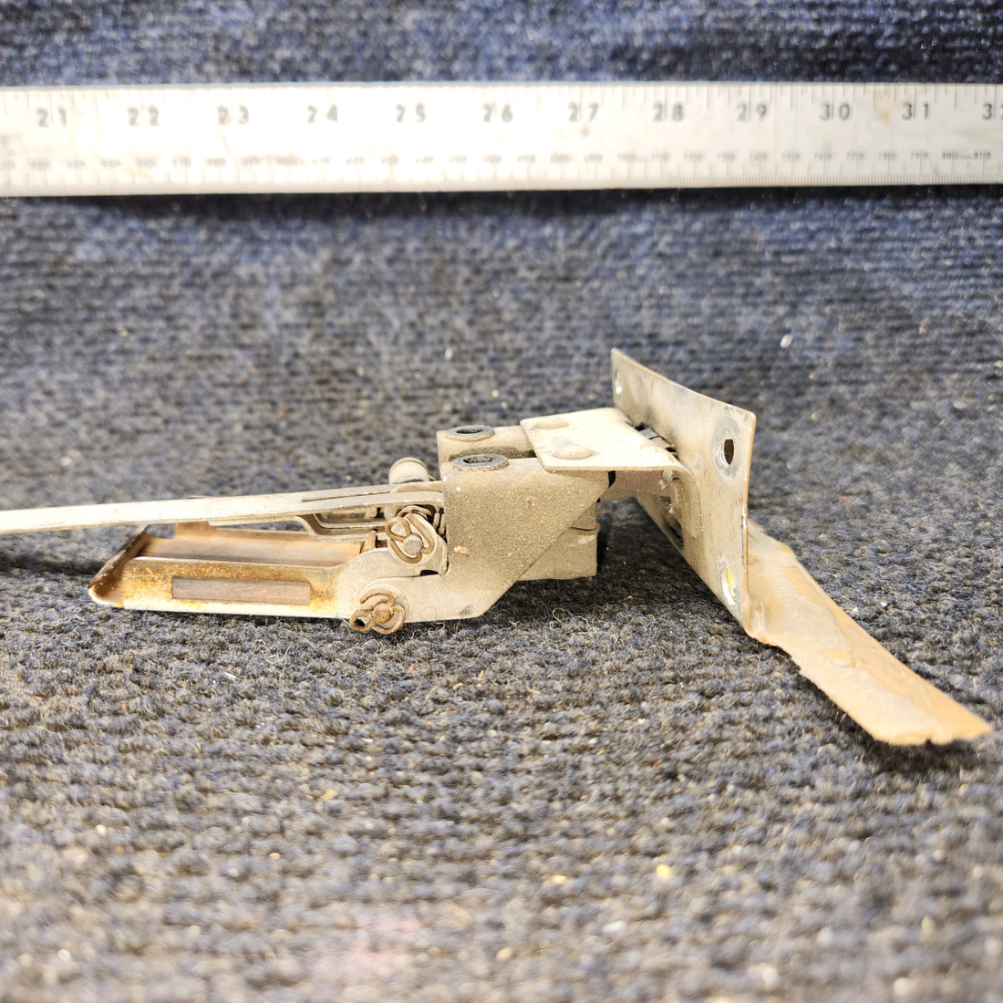 Used aircraft parts for sale, 0511112-18 Cessna 172E Cabin Door Latch Assembly