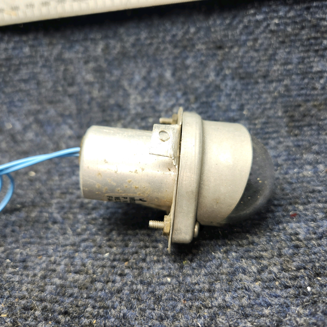 Used aircraft parts for sale, 01-0770034-00 WHELEN A555A Cessna C-150J Tail Light Assembly  - 14 Volt