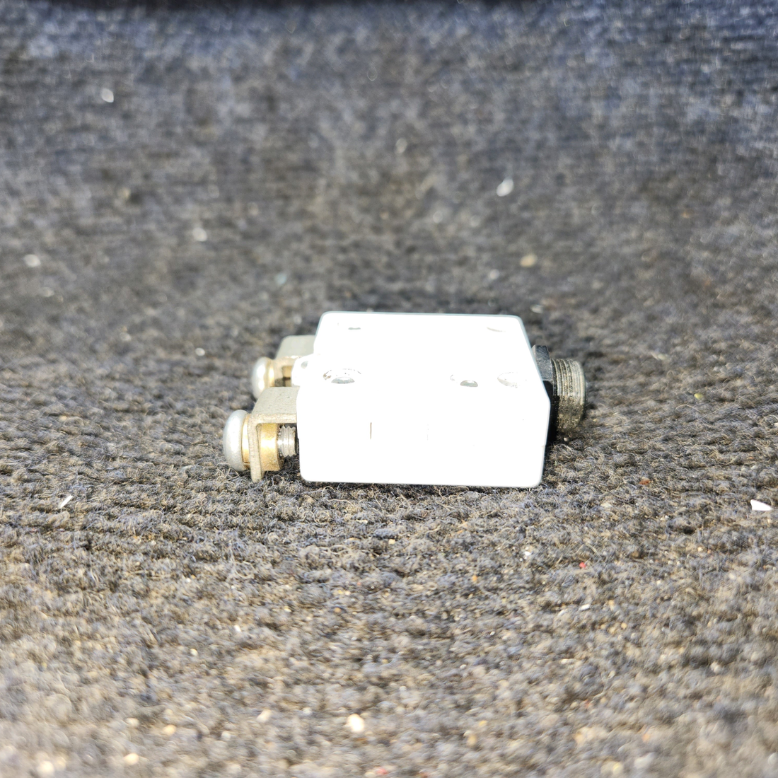 Used aircraft parts for sale, 1648-003-060 Mechanical Products Cessna 182G Push Breaker (Amps: 60)