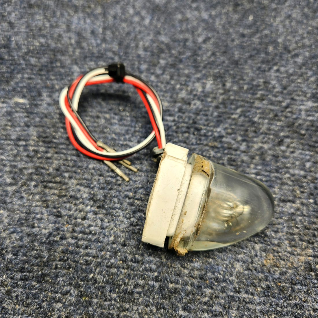 Used aircraft parts for sale, A427 WHELEN Beechcraft C23 SUNDOWNER STROBE LIGHT -LENT