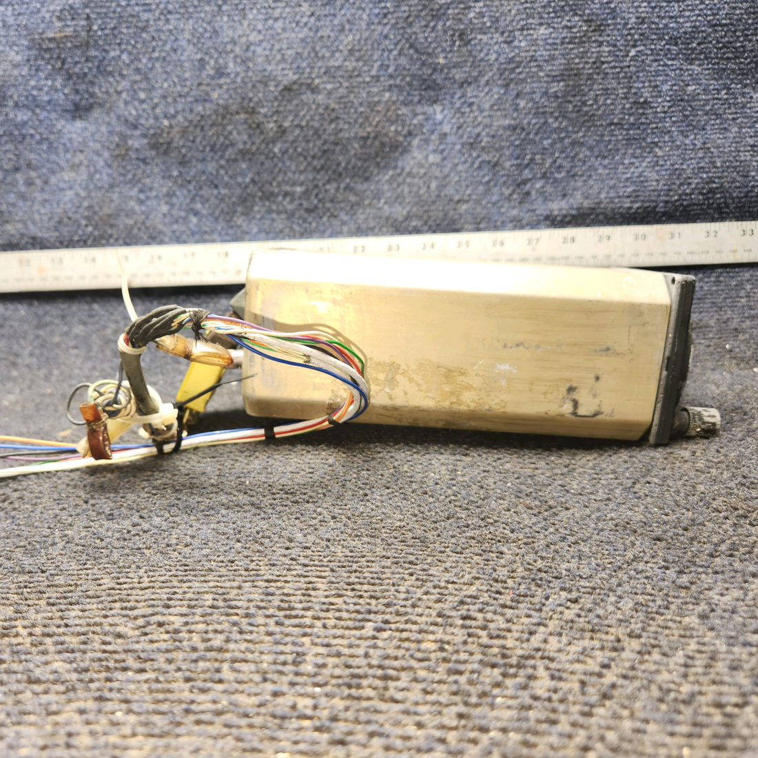 Used aircraft parts for sale, 066-3025-01 King KI-214 Cessna 172 Course Select Indicator with  connector