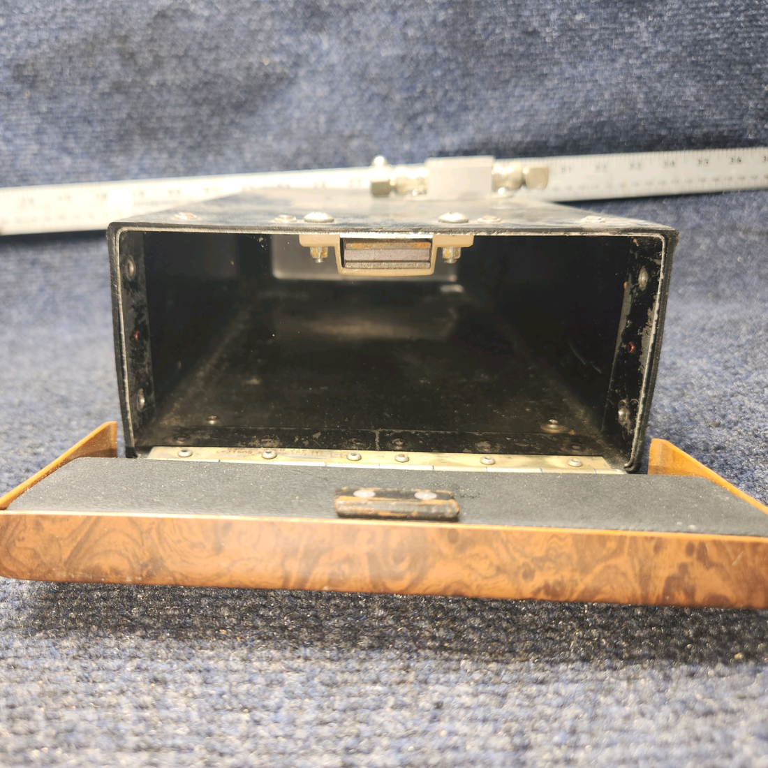 Used aircraft parts for sale, 0513085-16 Cessna 172RG Glove Box Assembly with Door