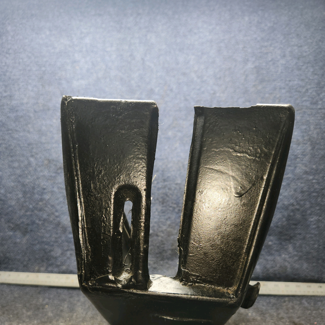 Used aircraft parts for sale, 0411004-1 cessna 150G Center Console Cover