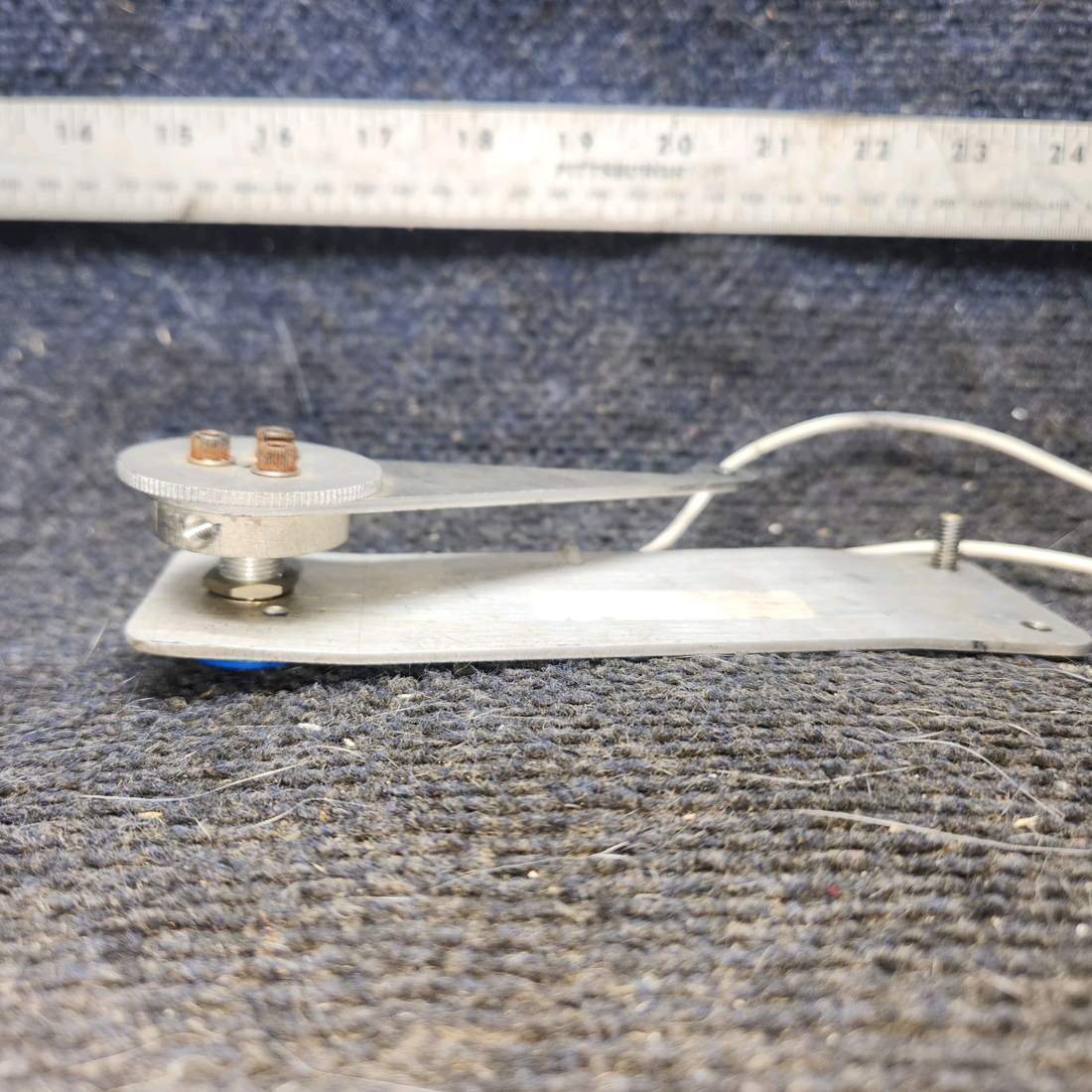 Used aircraft parts for sale, 6000-0900, 5000-0500 Visual Instruments cessna 172k Flap Position Indicator – Sender and Display