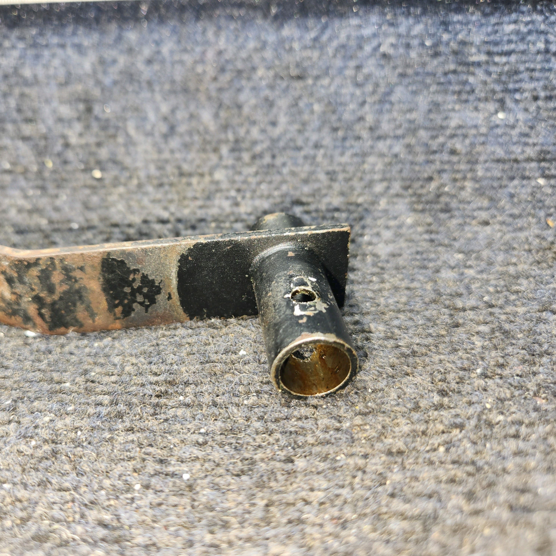 Used aircraft parts for sale, 69088-005 Piper PA32RT-300 Lever Assy Fuel Selector Control