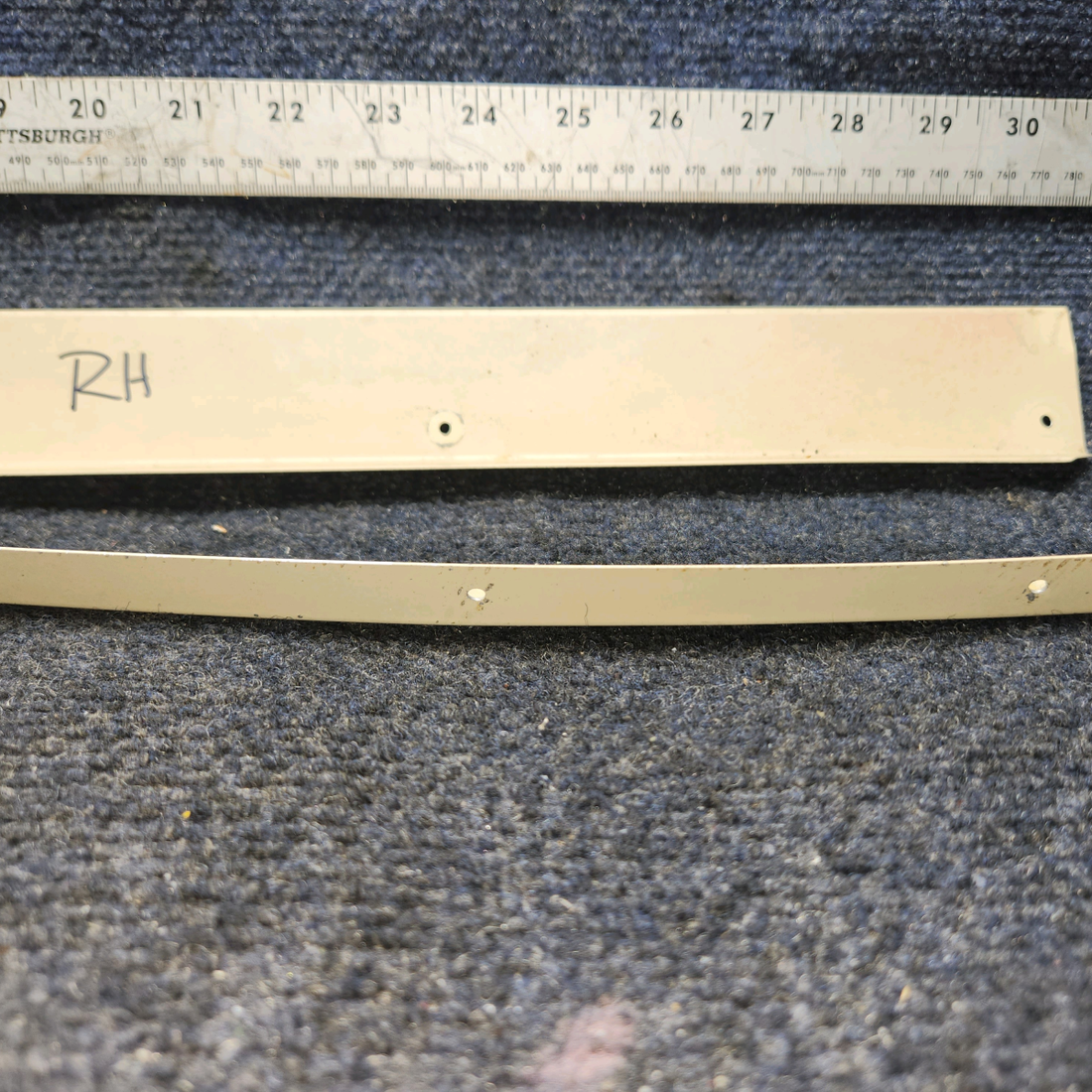 Used aircraft parts for sale, 630171-009 Piper PA28-140 REAR RH RETAINERS AND PLATE WINDOW SET