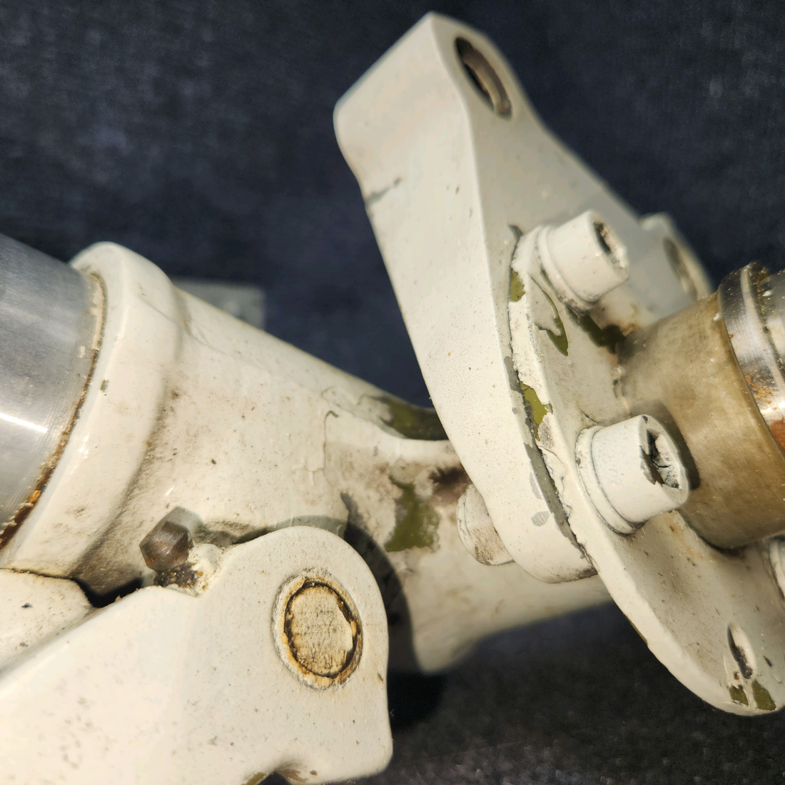 Used aircraft parts for sale, 95-810002-618 BEECHCRAFT 95-55B Gear Assy Main - RH