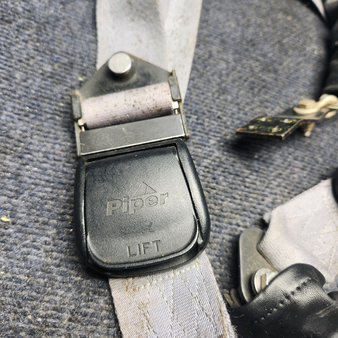 Used aircraft parts for sale, 1108559M-11-058 PIPER PA28-161 Warrior III LAP SEAT BELT AND BUCKLE ASSEMBLY LH AND RH SET REAR SEAT