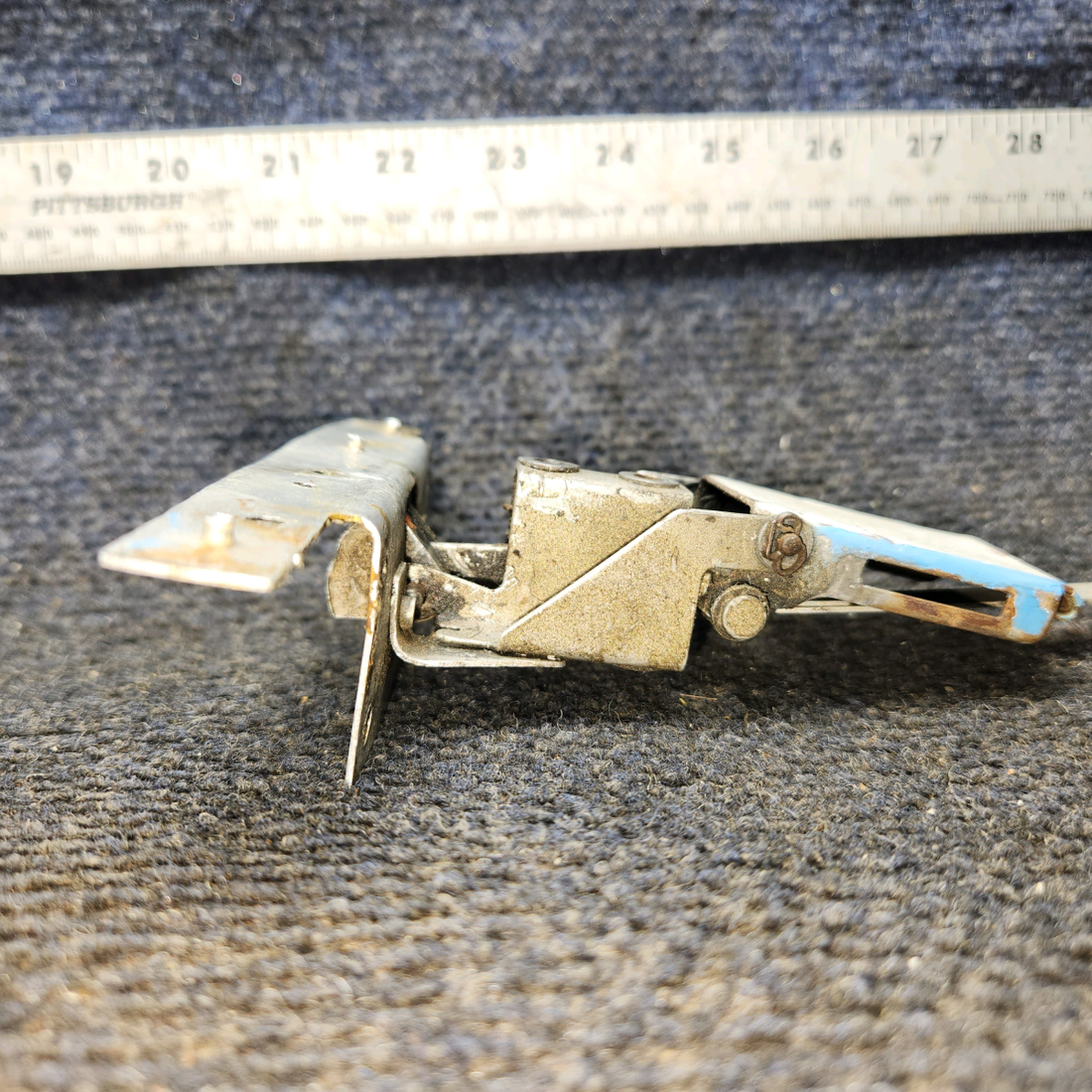 Used aircraft parts for sale, 0511112-18 Cessna 172E Cabin Door Latch Assembly