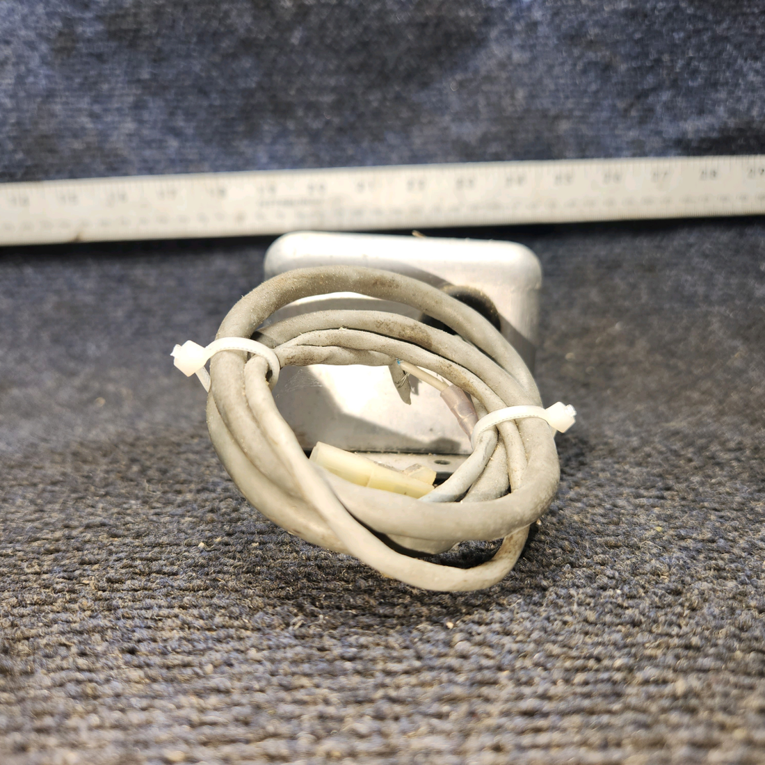 Used aircraft parts for sale, A490,T1-28 Whelen Strobe Light Power Supply (28V)