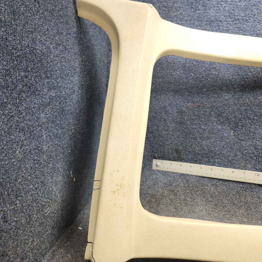 Used aircraft parts for sale, 0515027-4 cessna 172N Window Moulding - RH