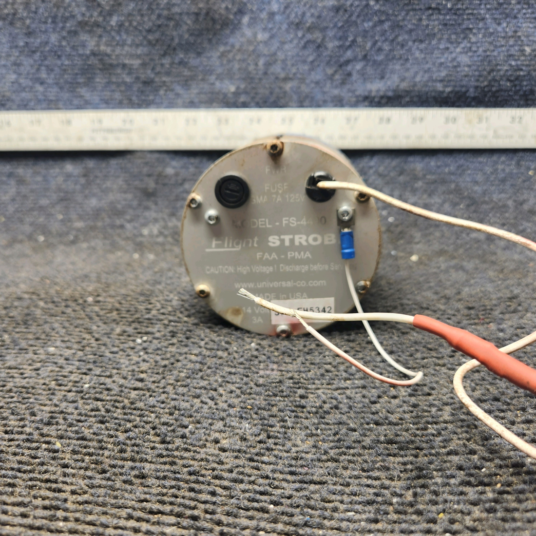 Used aircraft parts for sale, FS-4400 Universal Corp Piper PA-28-140 Strobe Light Assembly (Volts: 14, 3A)