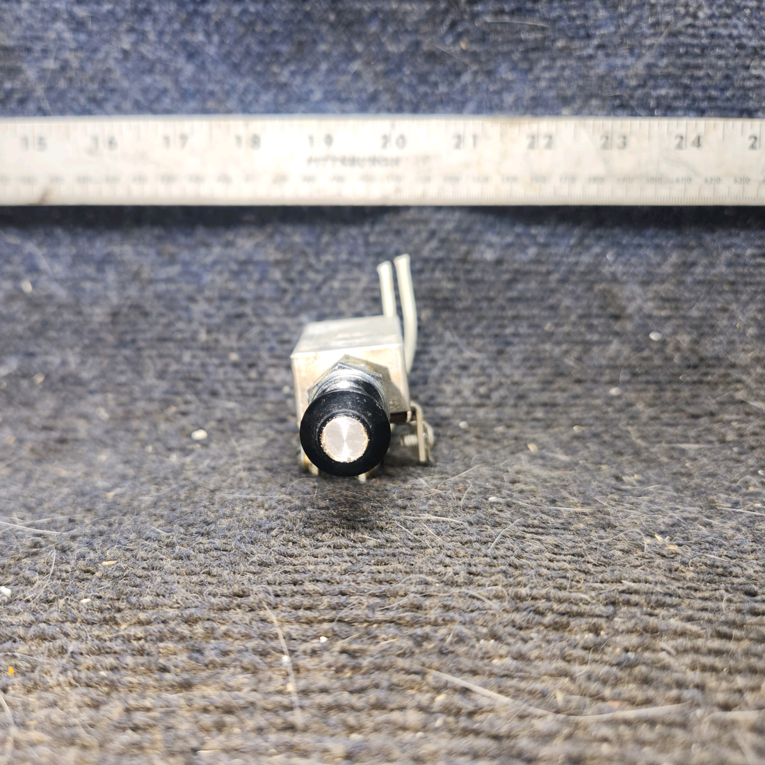 Used aircraft parts for sale, 0713035-1 cessna 172k 3-Position Landing/Taxi Light Pull Switch OFF/ON/ON