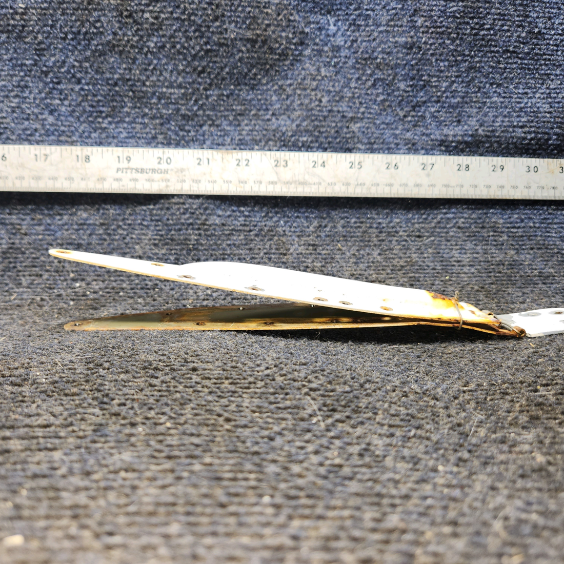 Used aircraft parts for sale, 0511238-1 cessna 172N Hinge Half Assembly