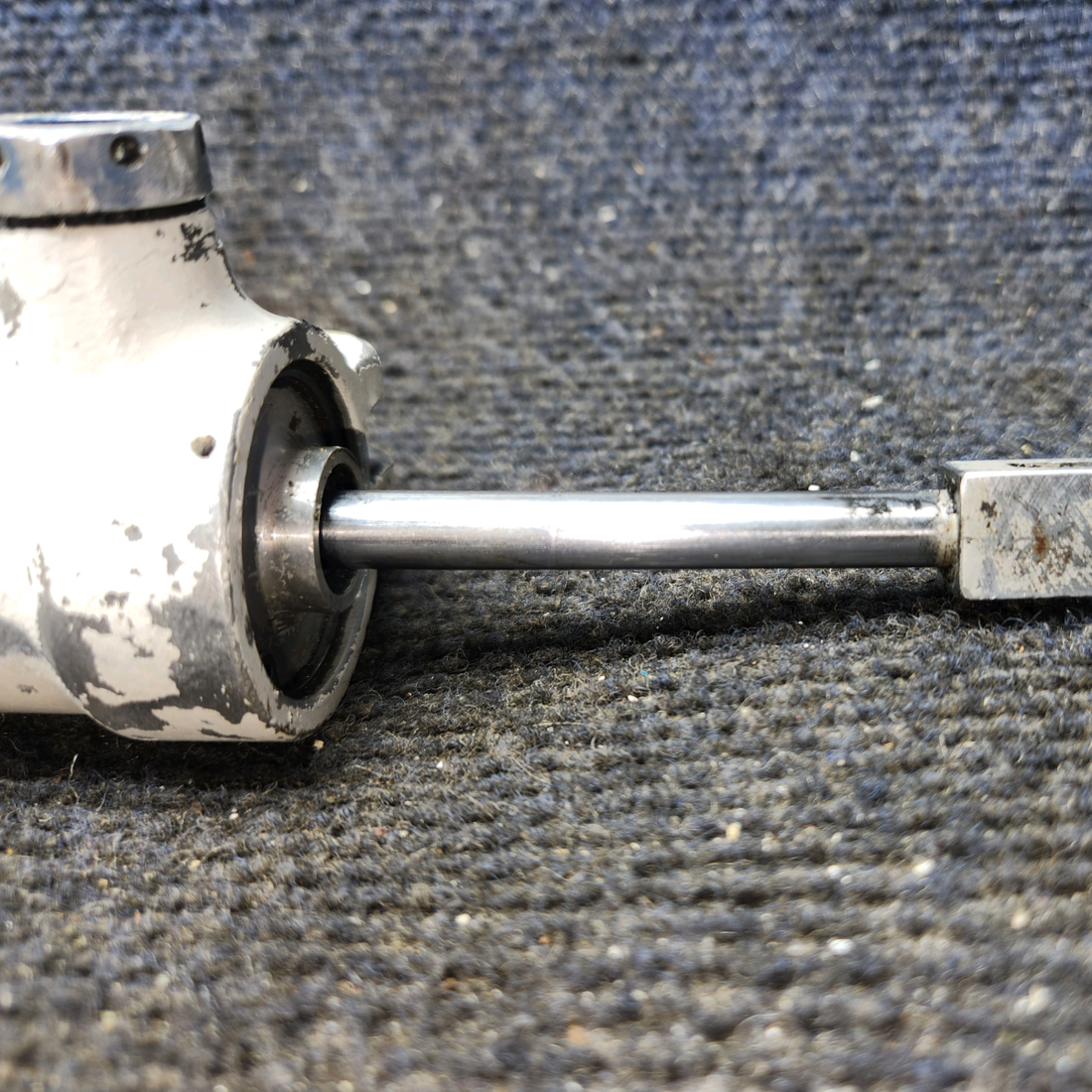 Used aircraft parts for sale, 0842400-10 Cessna 172 Shimmy Dampener Assembly