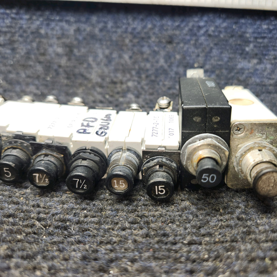 Used aircraft parts for sale, 7274-2, 7277-2 klixon 7274-2 Cessna 172 Circuit Breaker 1, 2.5, 3, 5, 7.5, 15  AMP combo