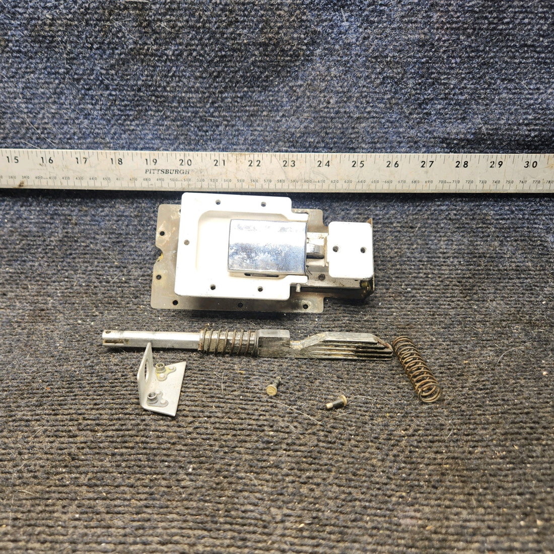 Used aircraft parts for sale, 0517012-3 cessna 172N Latch Assembly - Cabin Door LH