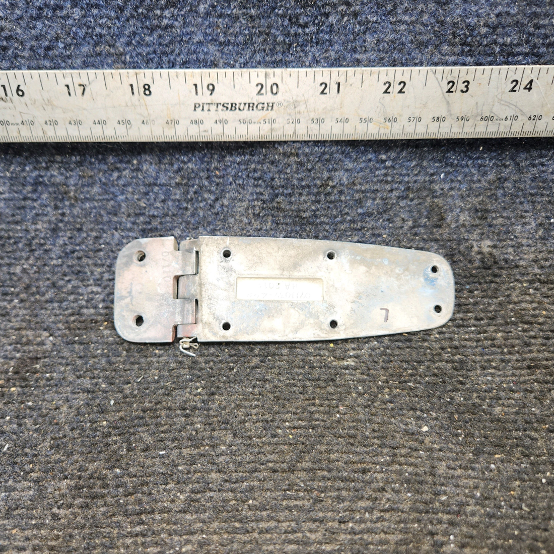 Used aircraft parts for sale, 0413426-4 cessna 150G Hinge Assembly – LH Lower & RH Upper