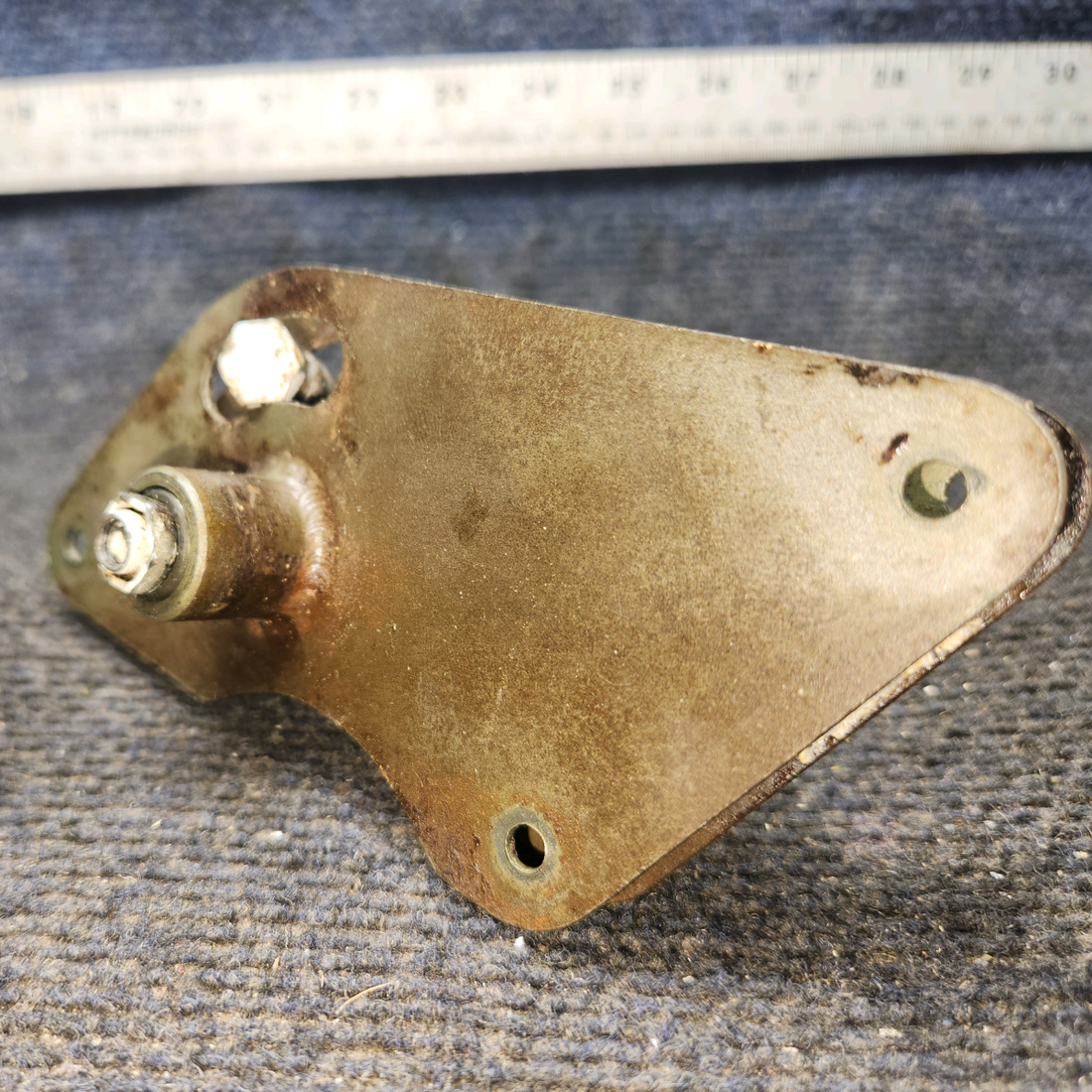 Used aircraft parts for sale, 0523223 cessna 150G Aileron Bellcrank Assembly – LH