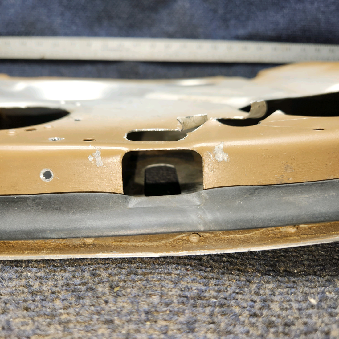 Used aircraft parts for sale, 0711101-33 Cessna 172E Baggage Door Structure