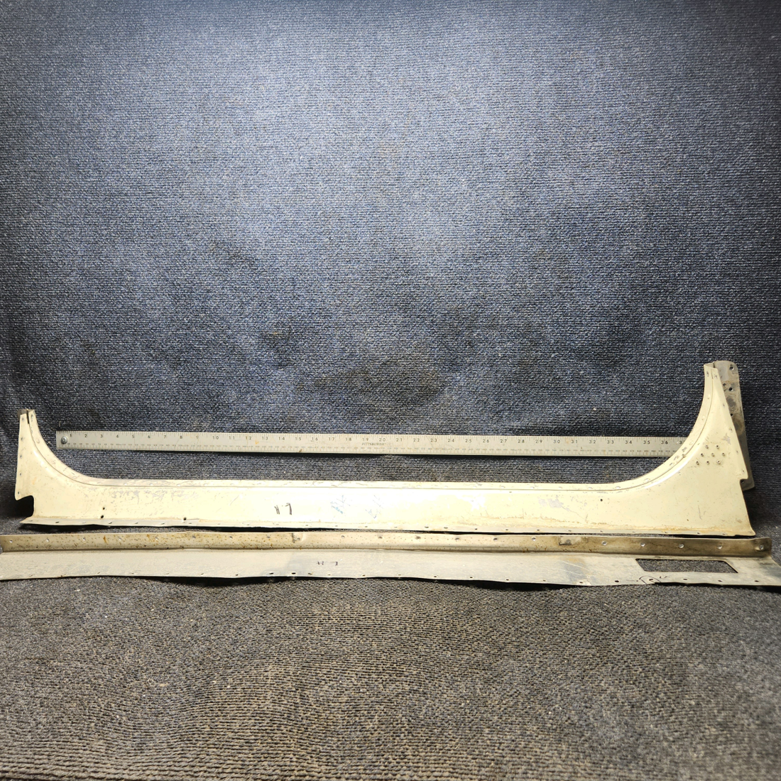 Used aircraft parts for sale, 0511116-12 Cessna 172E Lower Door Sill Assy With Support LH