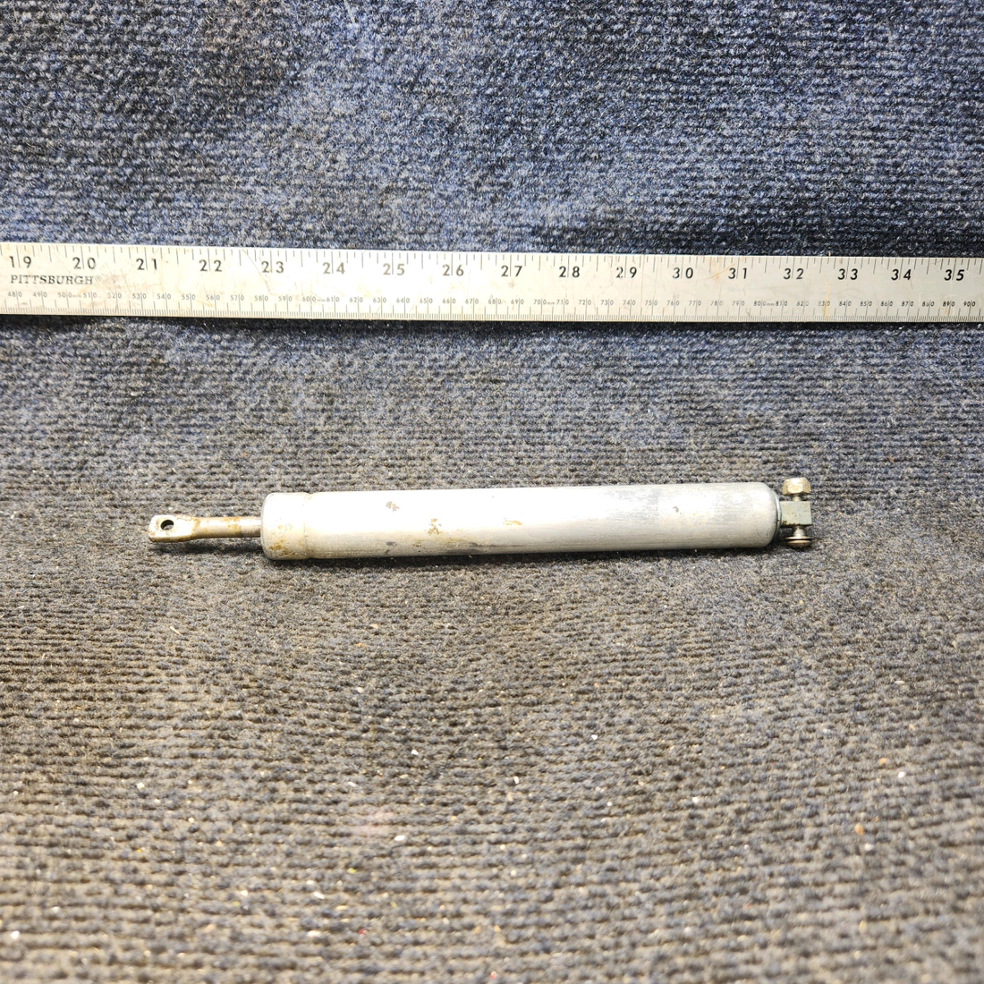 Used aircraft parts for sale, 10650 Cessna 172F Flap Actuator Cylinder Assembly