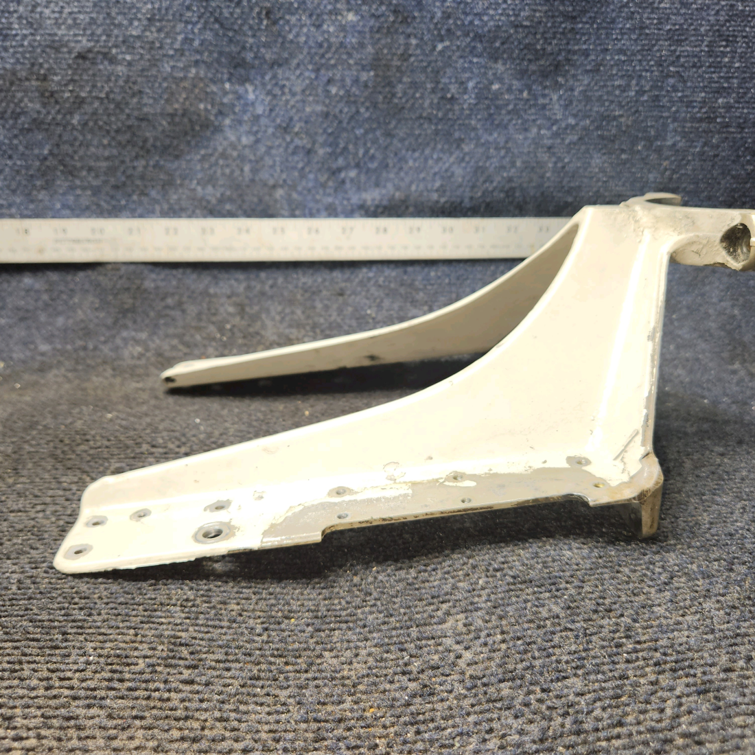 Used aircraft parts for sale, 0543016-1 Cessna 172 Nose Gear Lower Fitting