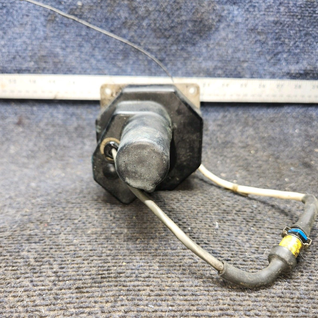 Used aircraft parts for sale, 1C363-1-430R Edo-Aire piper PA-28-181 Autopilot Roll Servo Assembly - 14V
