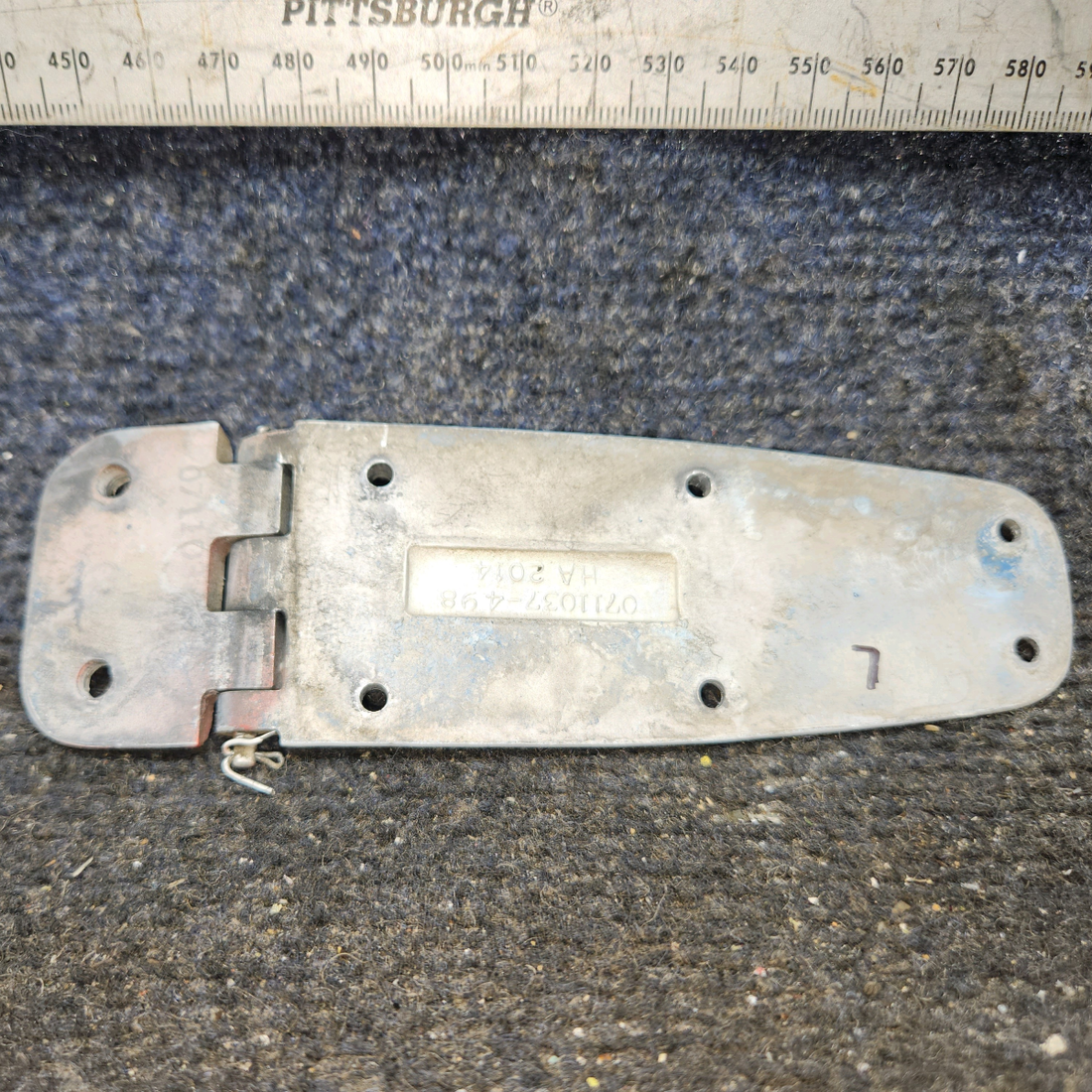 Used aircraft parts for sale, 0413426-4 cessna 150G Hinge Assembly – LH Lower & RH Upper