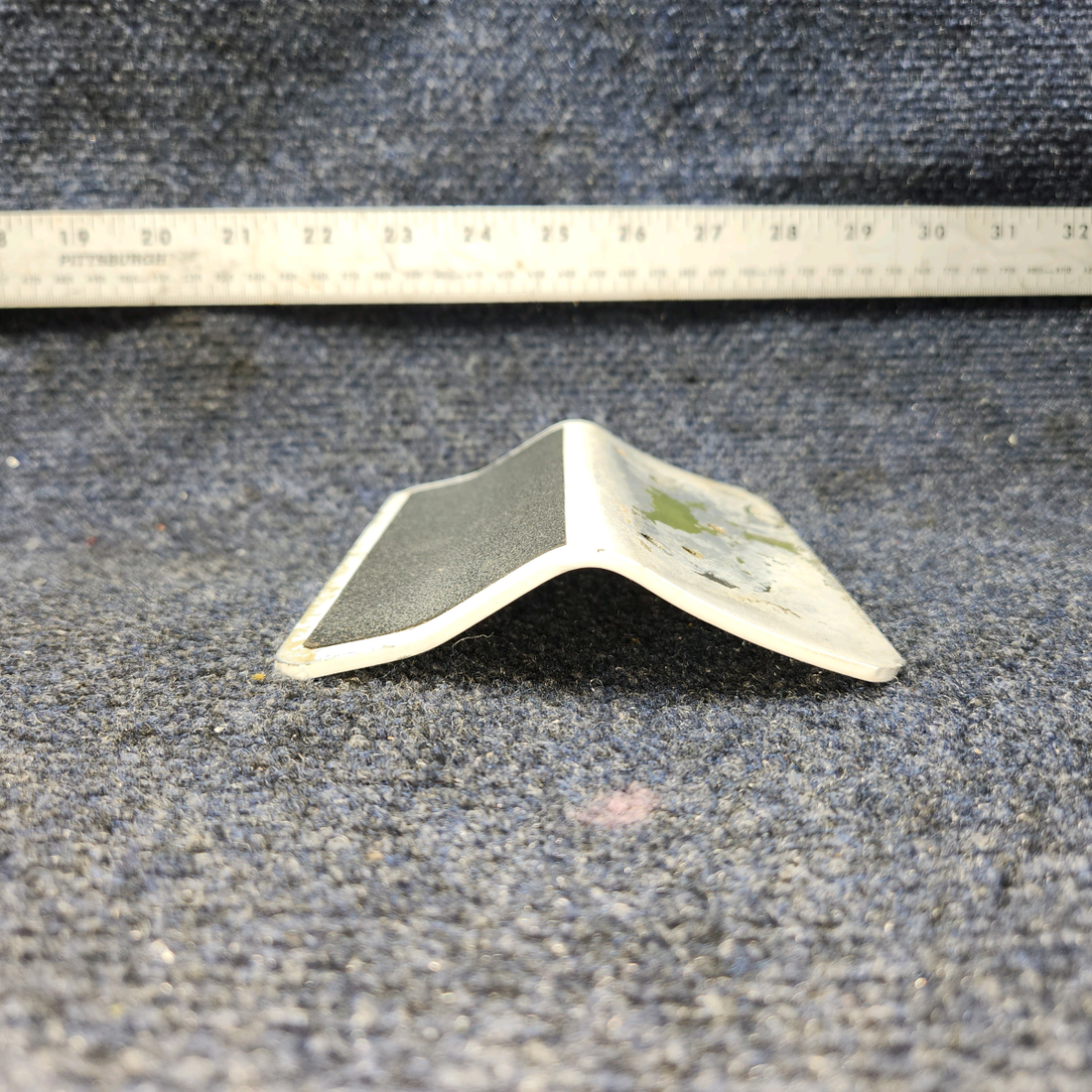 Used aircraft parts for sale, 0413399-2 Cessna C-150J Fuselage Step Mount – R.H