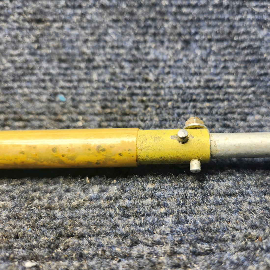 Used aircraft parts for sale, 95-324006-71 BEECHCRAFT 95-55B Aileron Tab Control Shaft & Knob