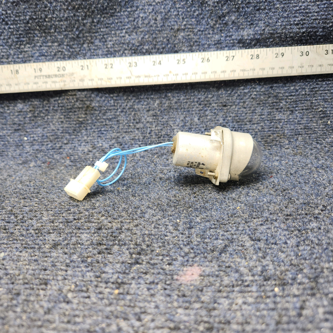 Used aircraft parts for sale, 01-0770034-00 WHELEN A555A Cessna C-150J Tail Light Assembly  - 14 Volt