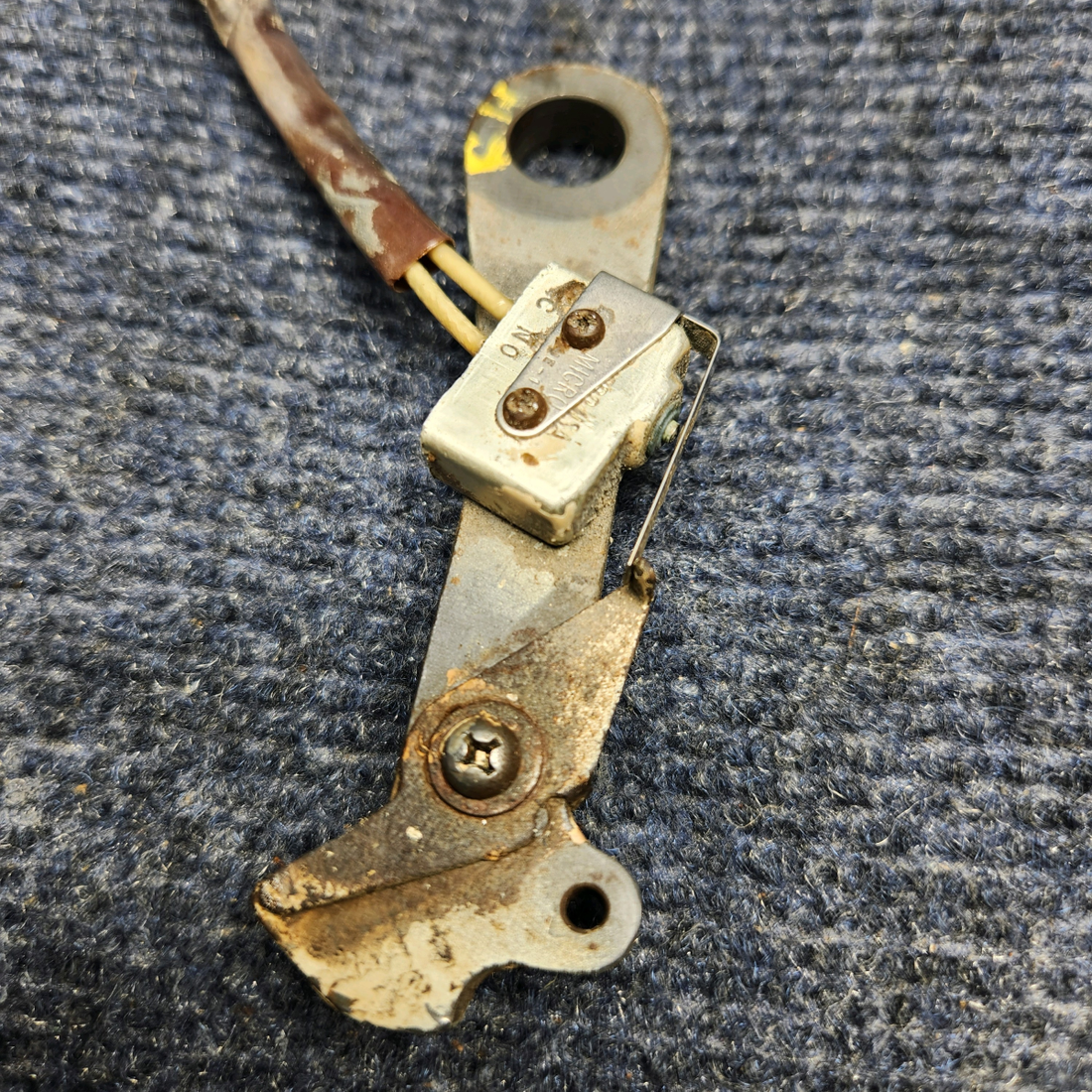 Used aircraft parts for sale, 2241106-3 & S2088-1 Cessna CESSNA C172RG DOWNLOCK HOOK ASSEMBLY W SWITCH