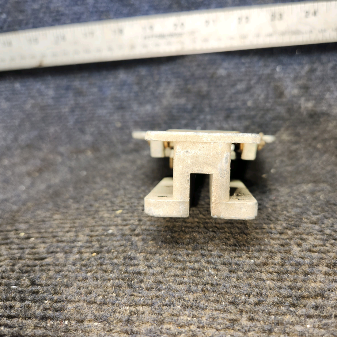 Used aircraft parts for sale, 0511258-1 cessna 150G Cabin Door Latch Housing Assembly – LH or RH